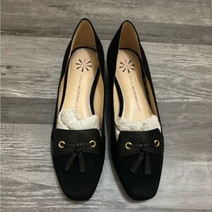 Isaac Mizrahi Live! Suede Flats with Tassel Detail Black Size Women's Size 8 Nee